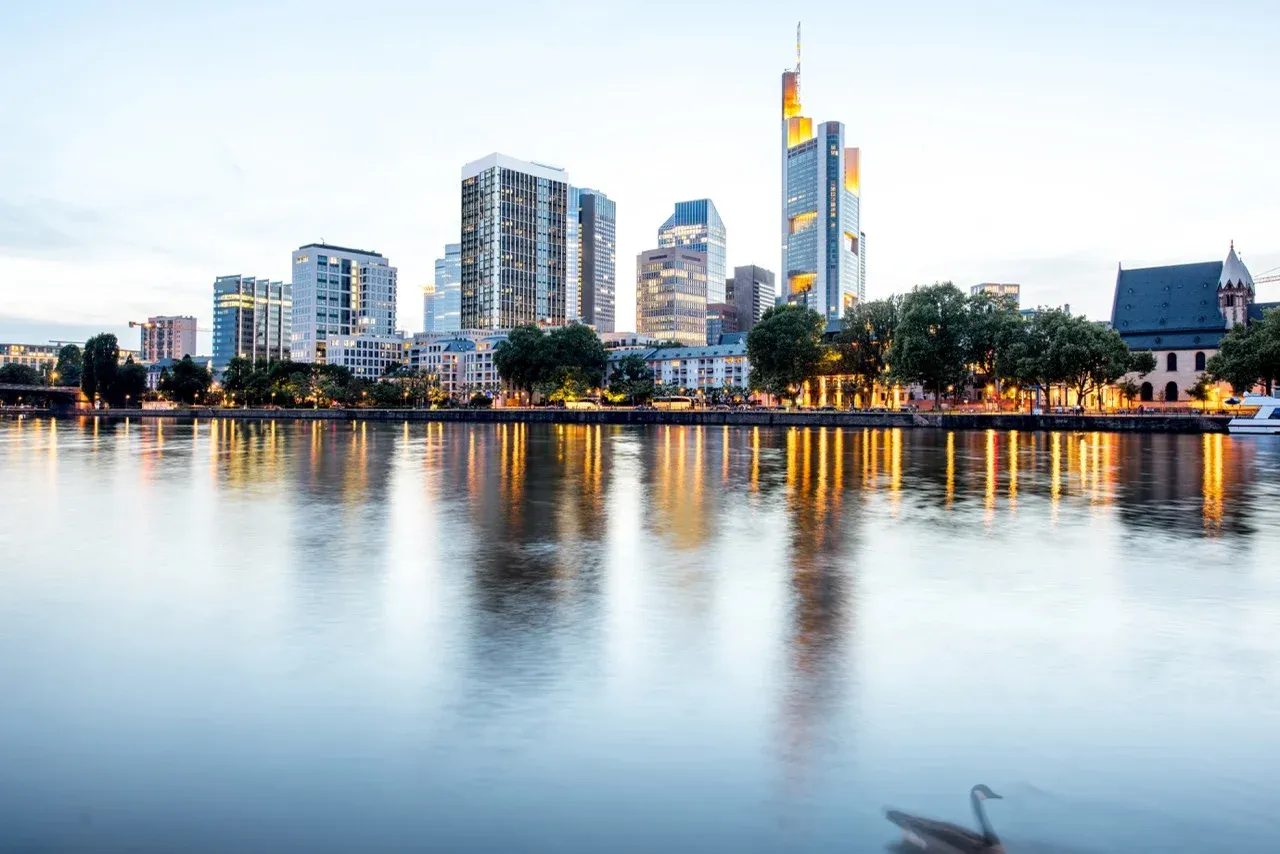 Orthodontist Frankfurt: Straight Teeth Without Impression Material